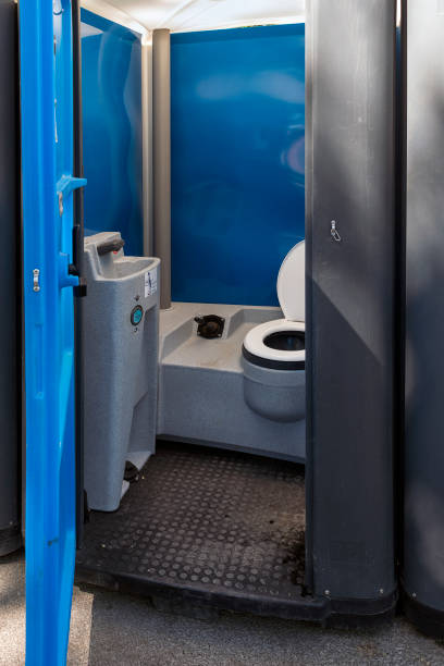 Porta potty delivery and setup in Ellisville, MO